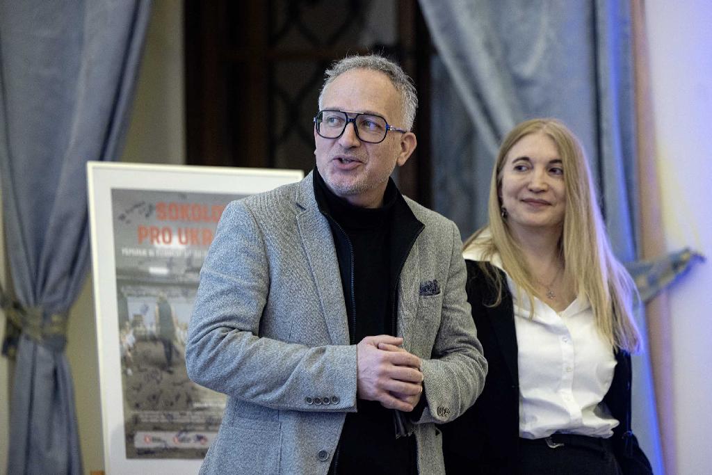 Režisér Jakub Motejzík a scenáristka Lenka Králová na projekci dokumentů o Ukrajině v Tyršově domě
